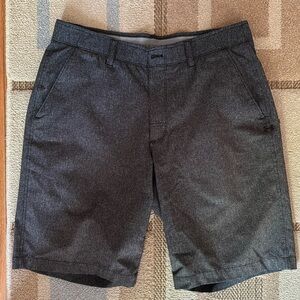 Men’s Under Armour gray golf shorts / 34 waist